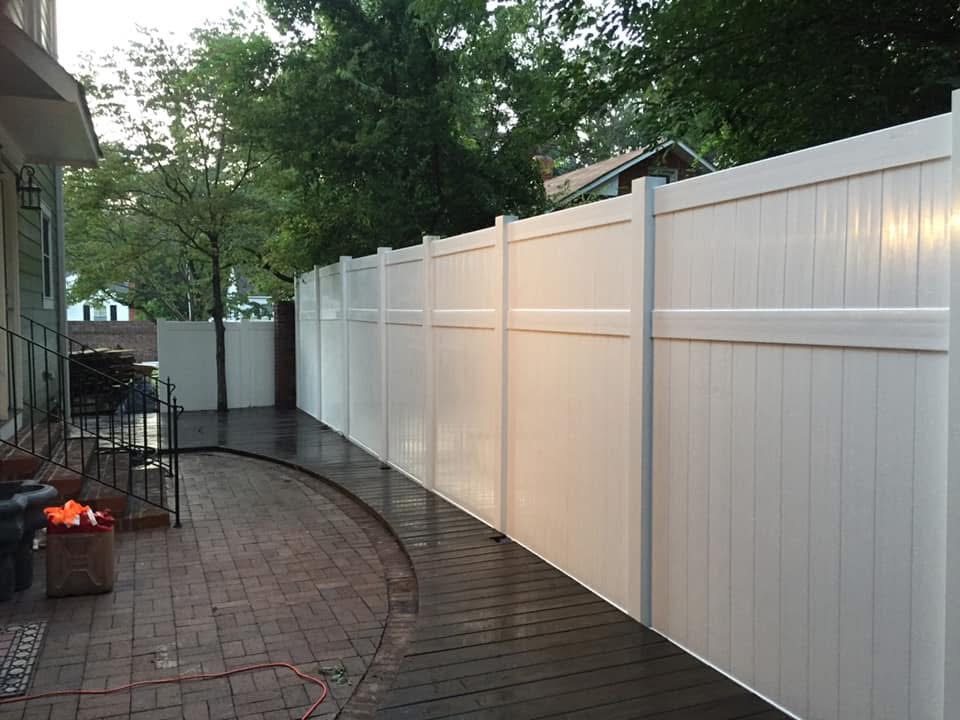 White vinyl fence urban install by MBK Fencing